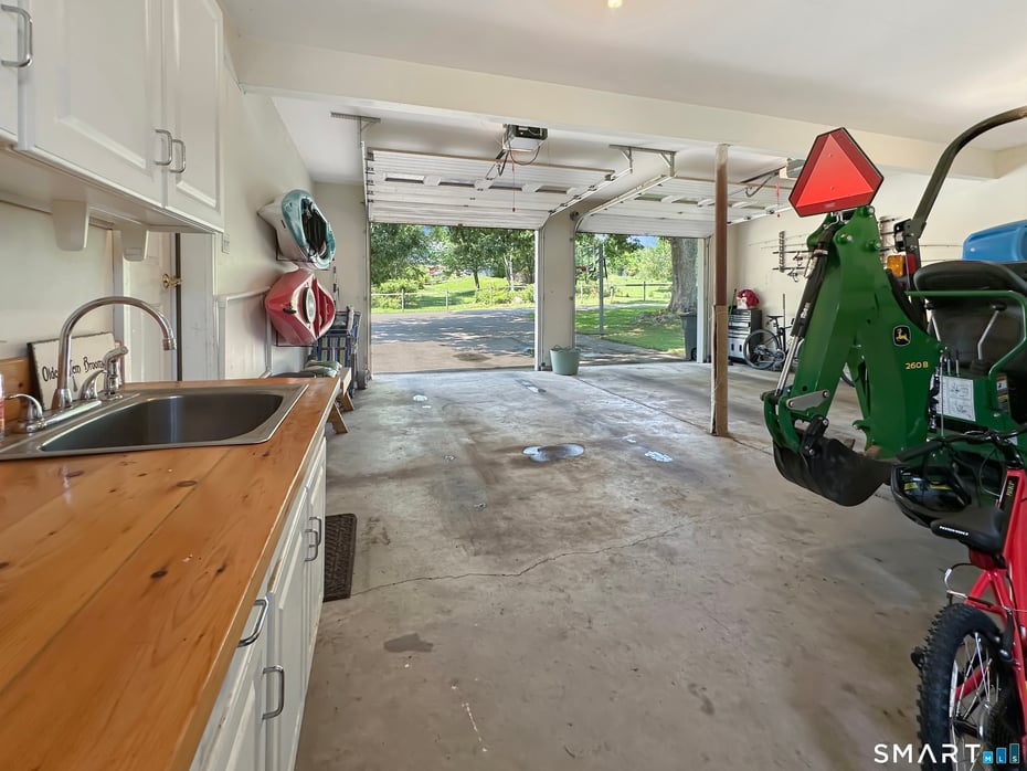 690 West Road Photo 24