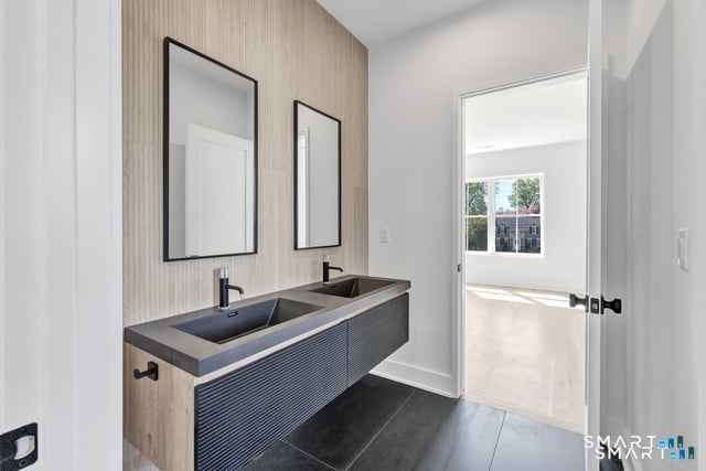 355 Spring Hill Road Photo 17