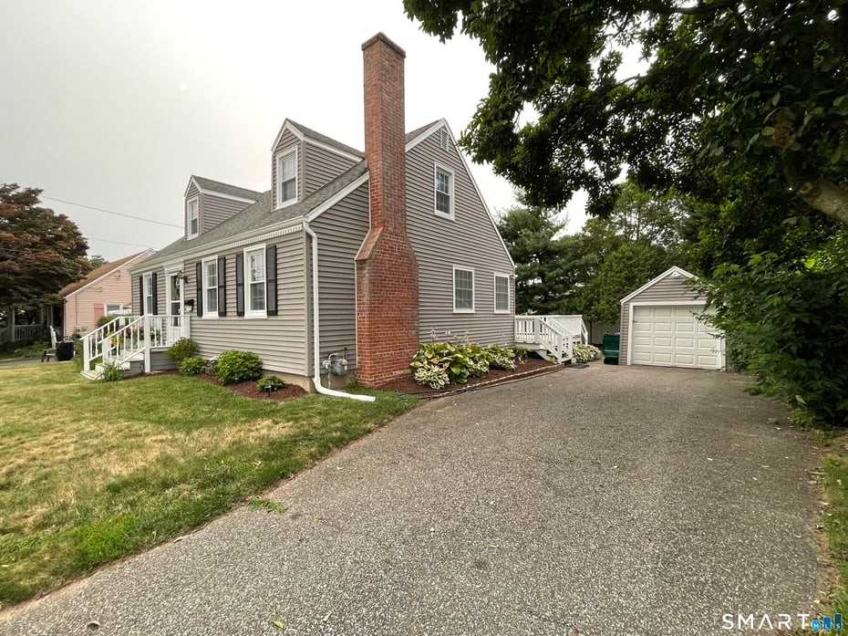 86 Ferndale Avenue Photo 3
