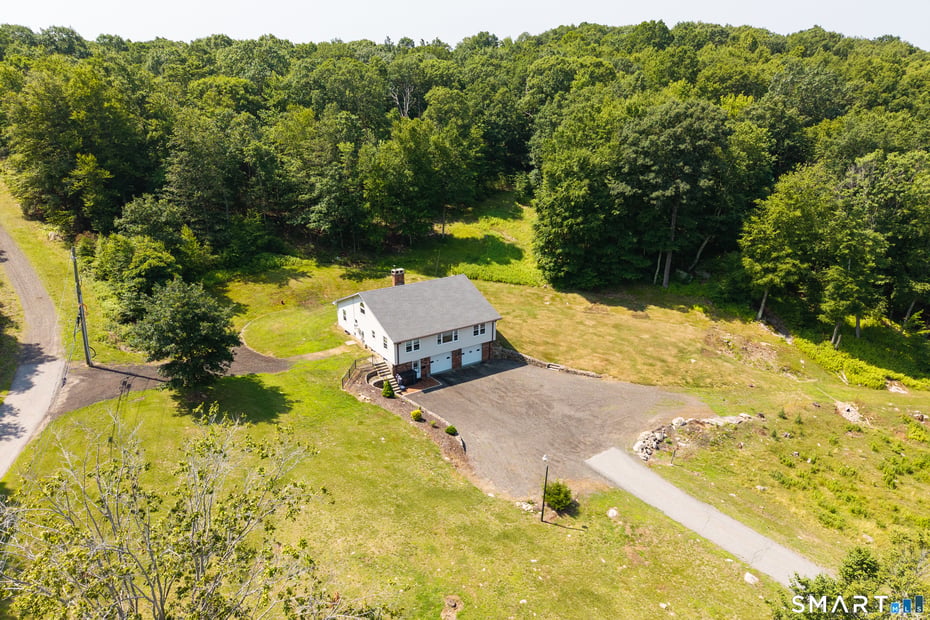 65 Maple Avenue West Photo 18