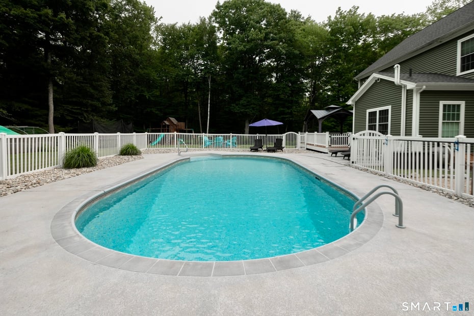 81 Evergreen Crossing Photo 6