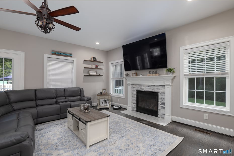 81 Evergreen Crossing Photo 12