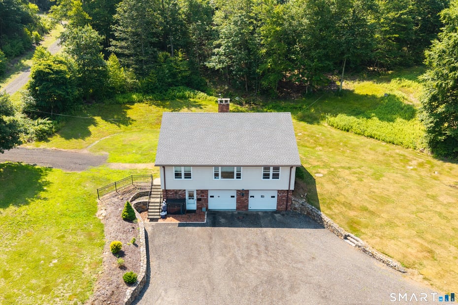 65 Maple Avenue West Photo 2