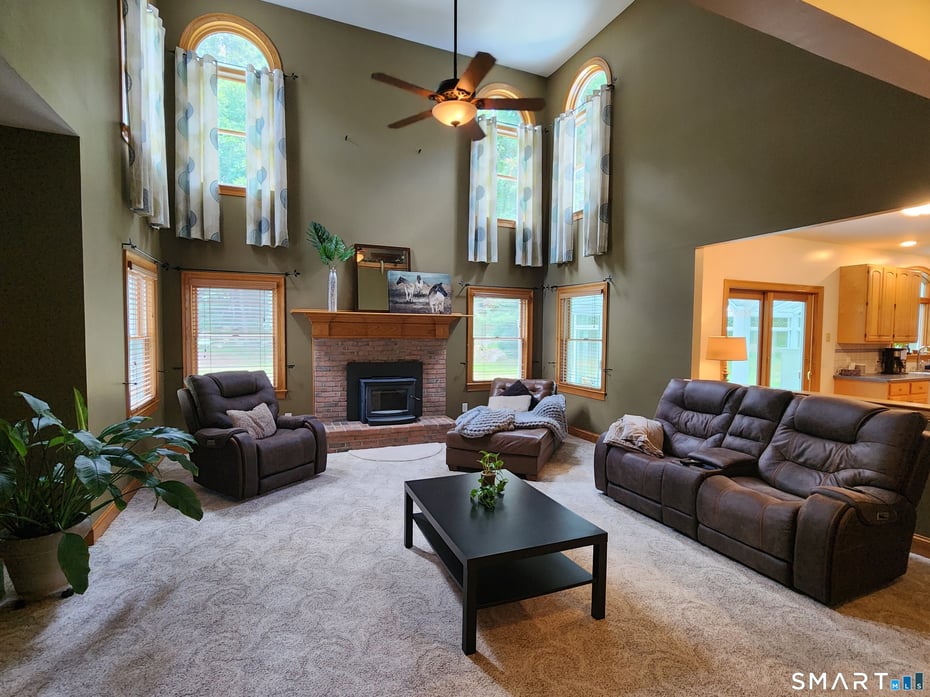 38 Emerald Glen Lane Photo 8