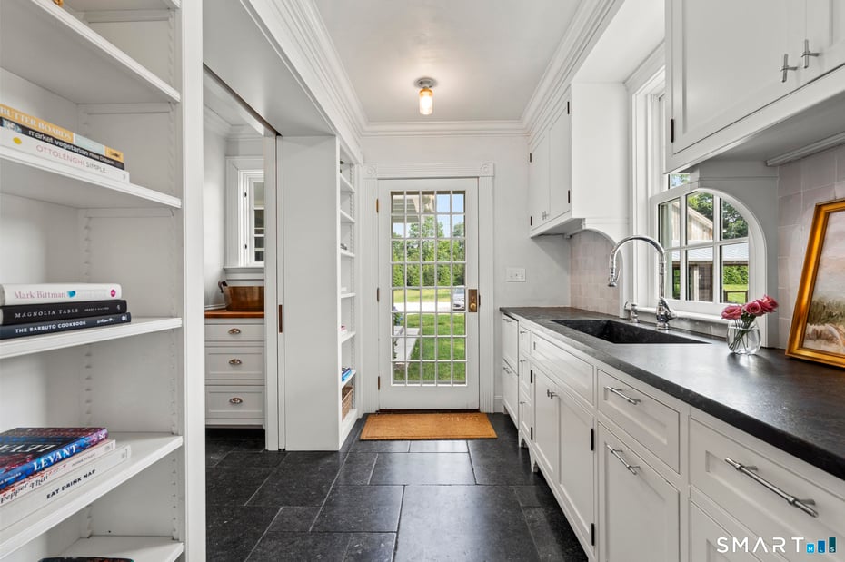 98 Banks Place Photo 11