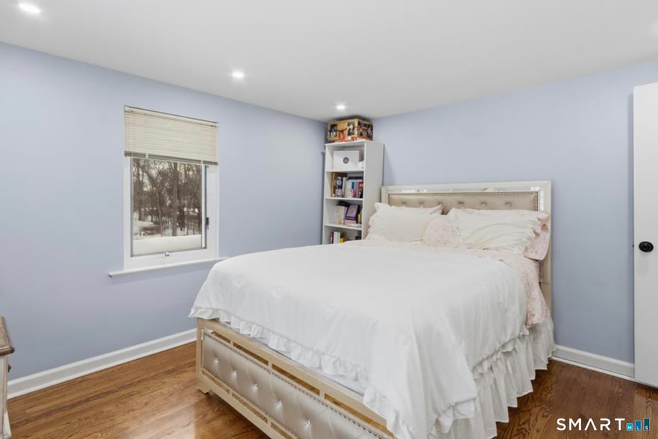 589 Racebrook Road Photo 7