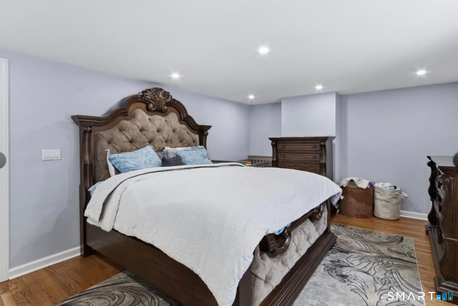589 Racebrook Road Photo 10