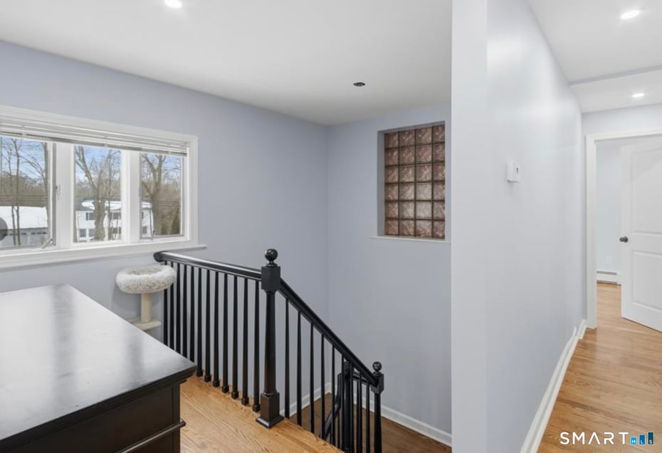 589 Racebrook Road Photo 23