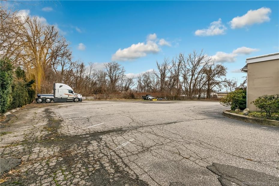 326 Ferry Boulevard Photo 7