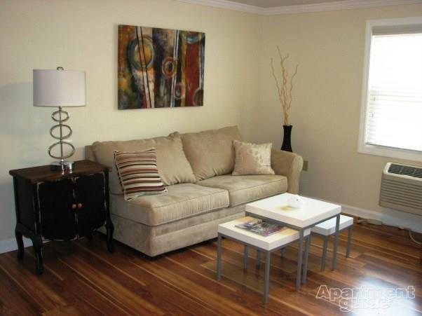 52 Essex Street Photo 3