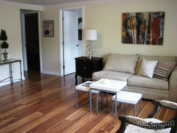 52 Essex Street Photo 4