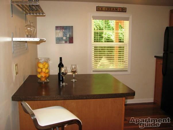52 Essex Street Photo 8