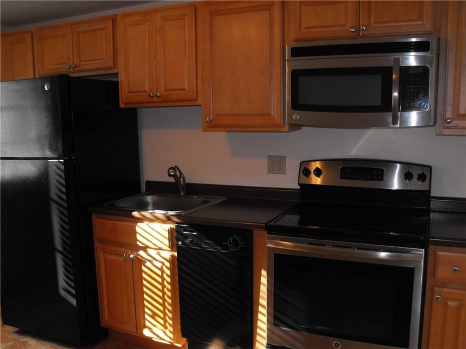 52 Essex Street Photo 9