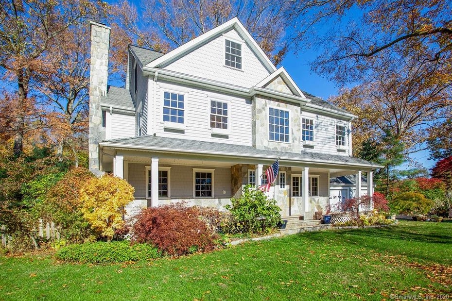 300 Winnepoge Drive Photo 1