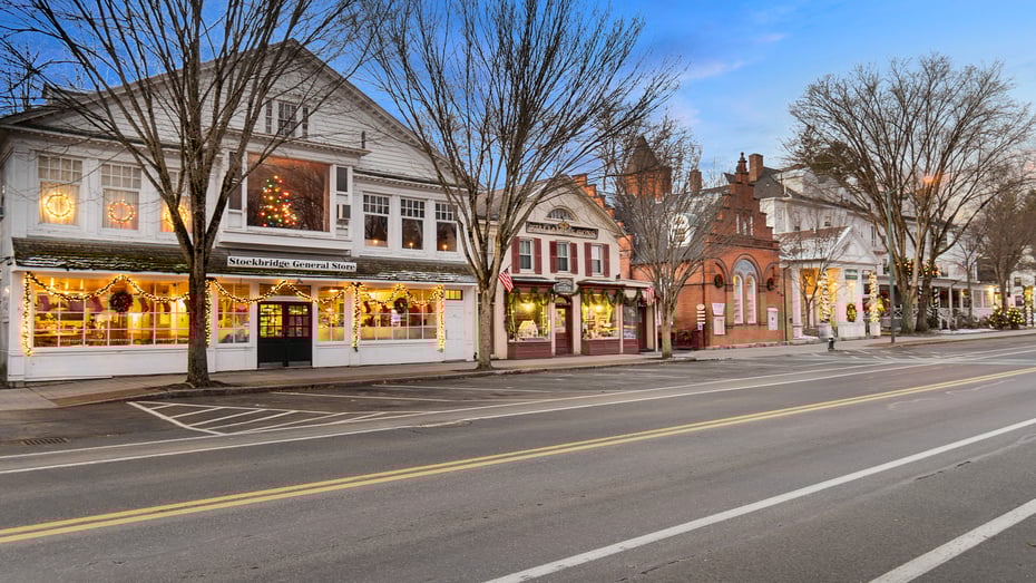 36 Main St Photo 2