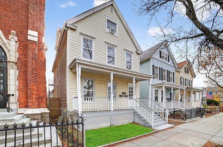 140 Beekman Avenue Photo 1