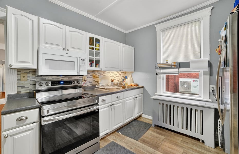 140 Beekman Avenue Photo 14