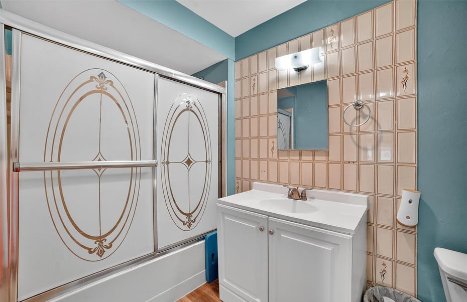 140 Beekman Avenue Photo 17