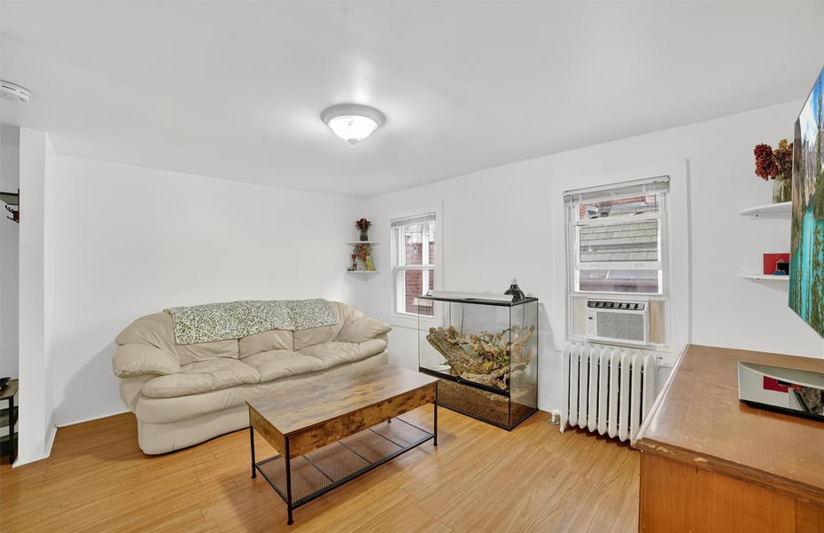 140 Beekman Avenue Photo 19