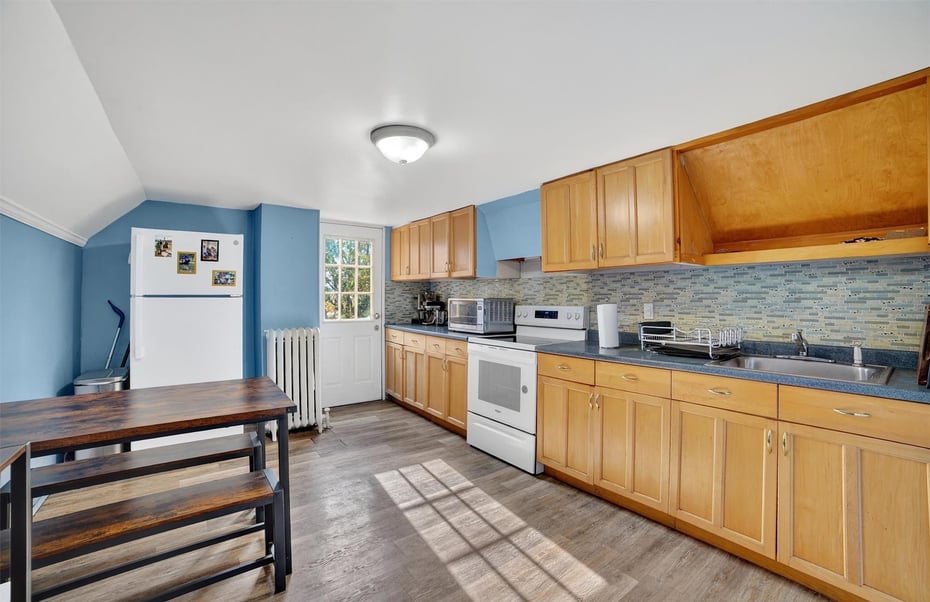 140 Beekman Avenue Photo 20