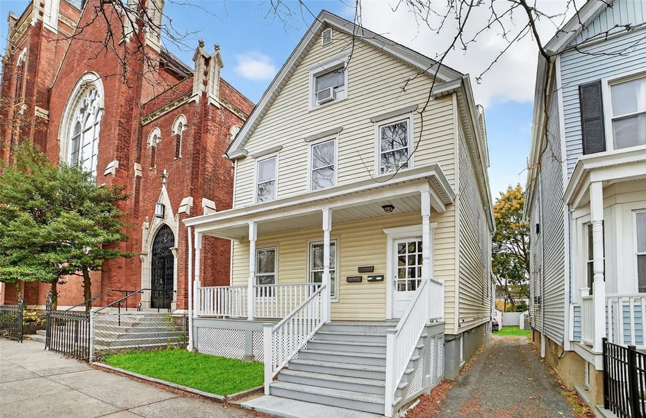 140 Beekman Avenue Photo 30