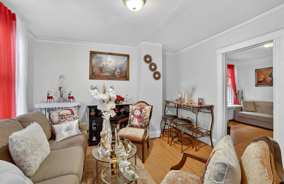 140 Beekman Avenue Photo 4