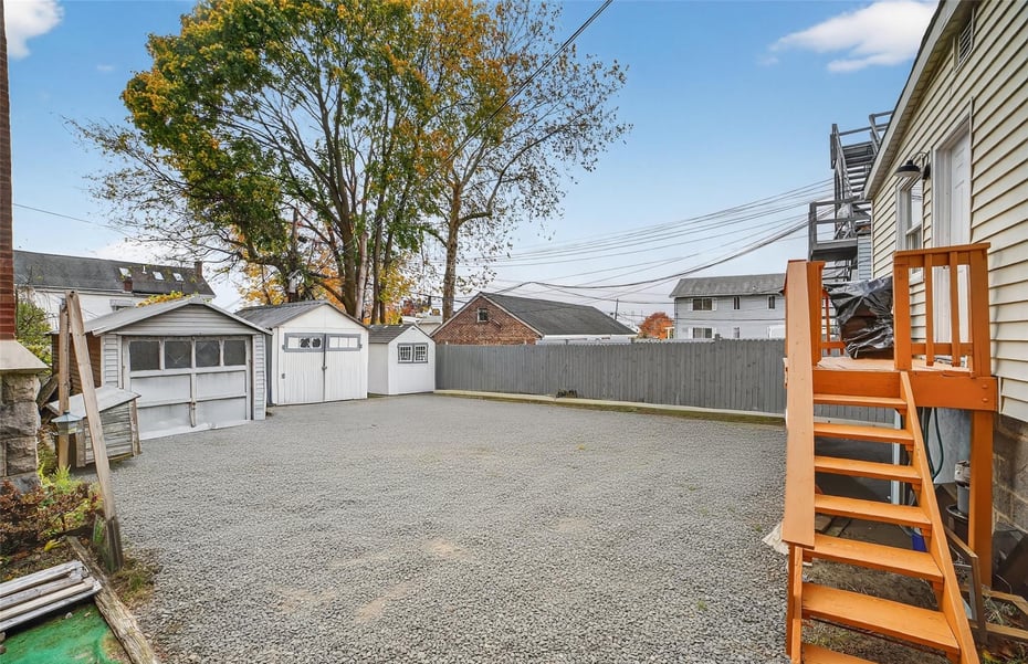 140 Beekman Avenue Photo 33