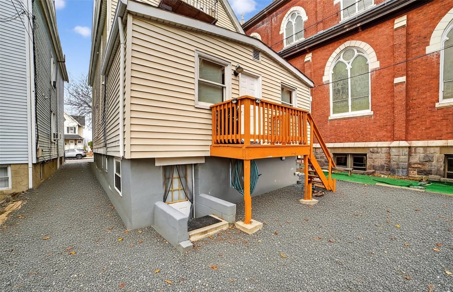 140 Beekman Avenue Photo 34