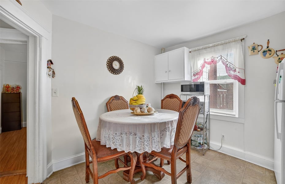 140 Beekman Avenue Photo 8