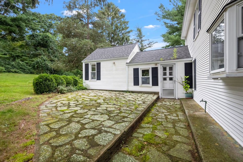160 Saybrook Road Photo 5