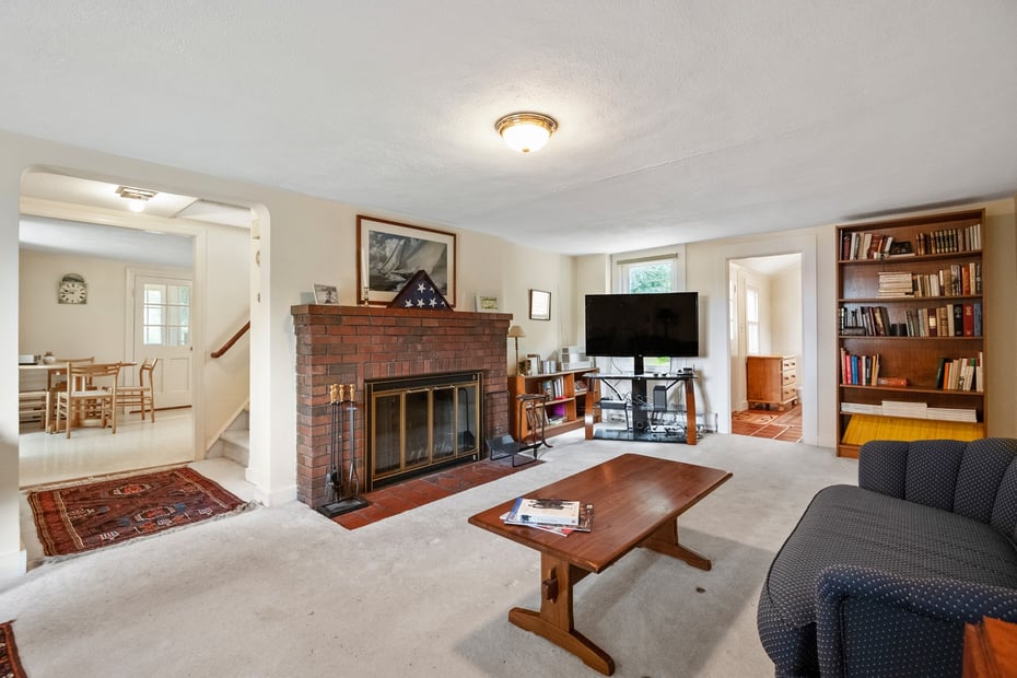 160 Saybrook Road Photo 12
