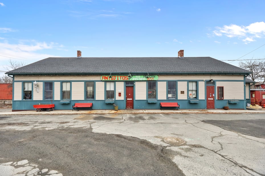 109 Railroad St Photo 1