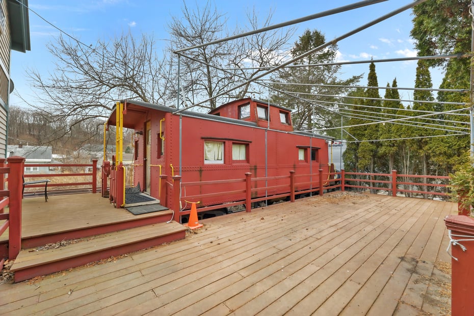 109 Railroad St Photo 2
