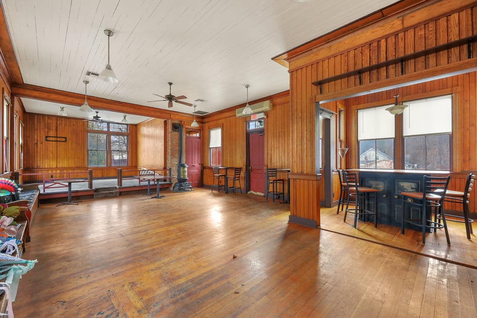 109 Railroad St Photo 5