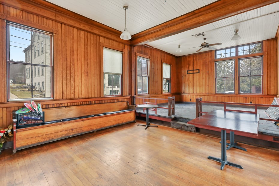 109 Railroad St Photo 8