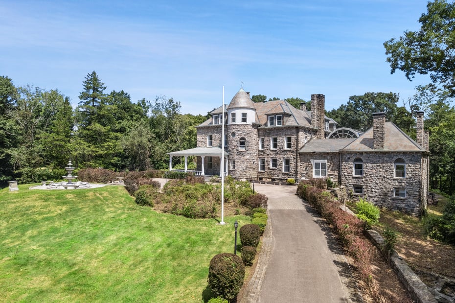 139 Scarborough Road Photo 3