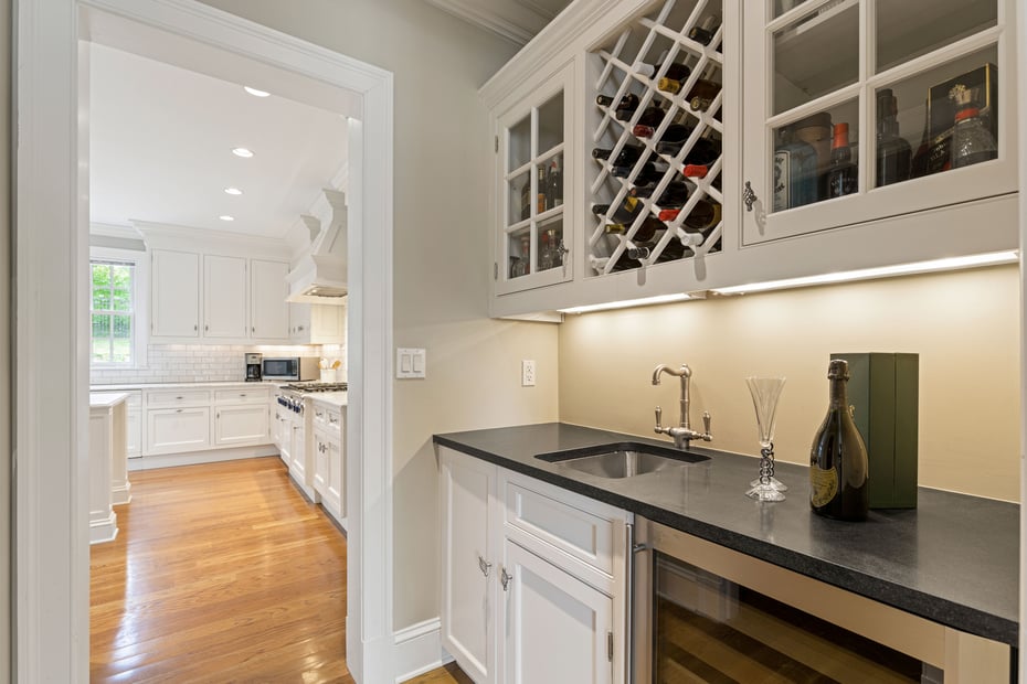 20 Colonial Road Photo 9