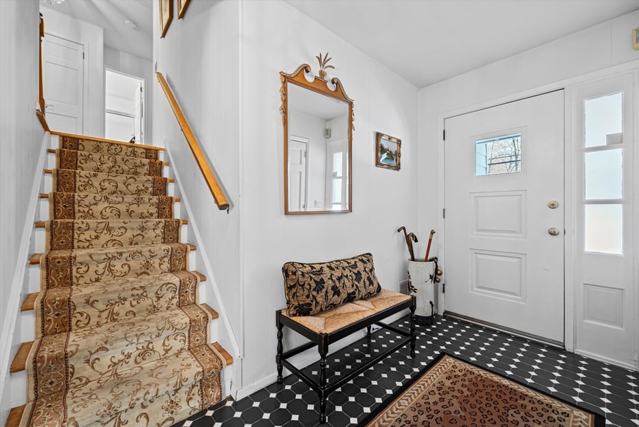 4 Meadow Way Photo 2