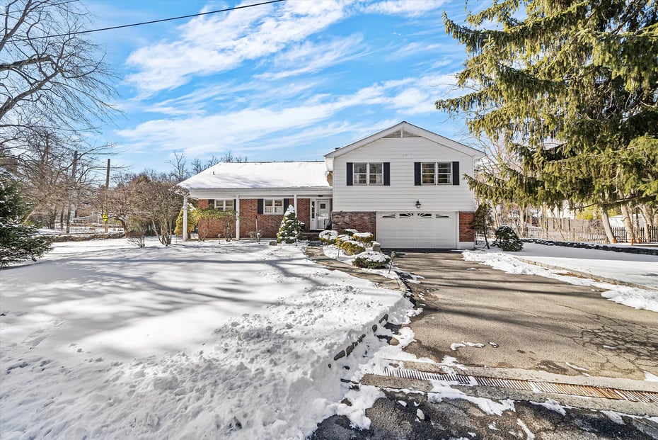 4 Meadow Way Photo 1