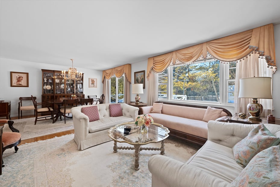 4 Meadow Way Photo 4