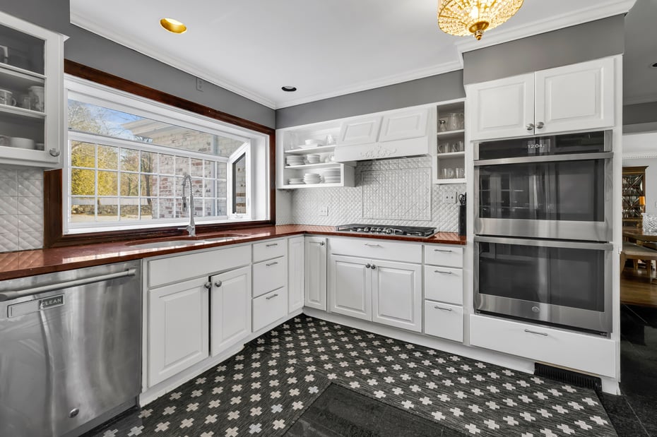 1209 Westover Road Photo 7