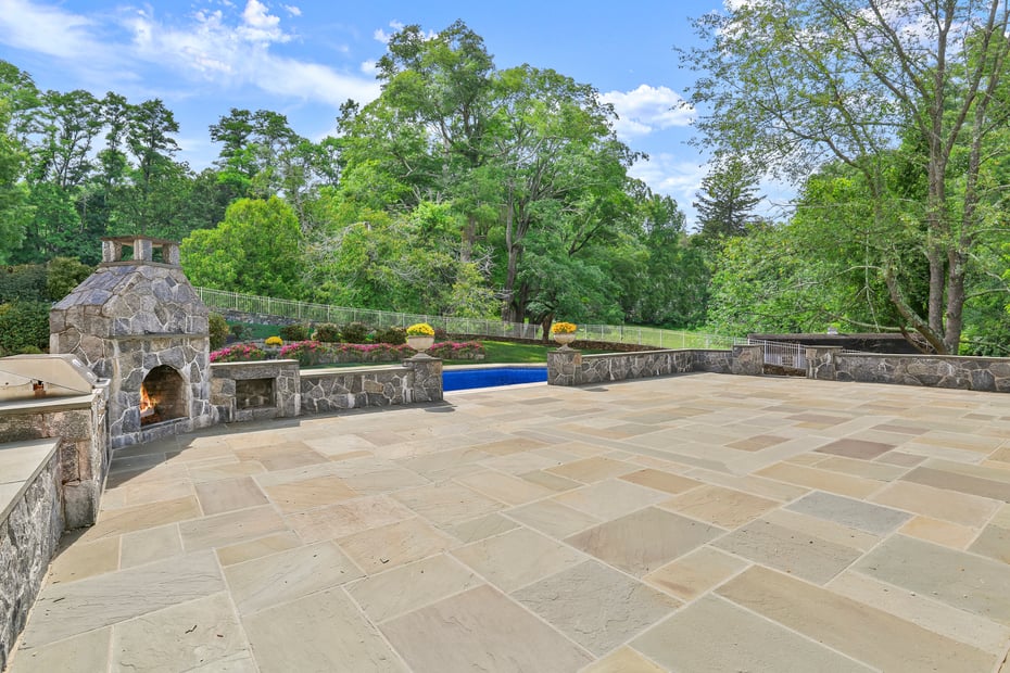 10 Pheasant Lane Photo 35