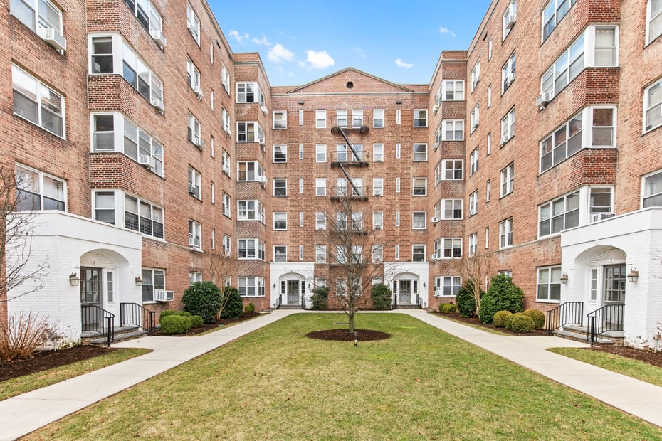 1 Bronxville Road  #2E Photo 17