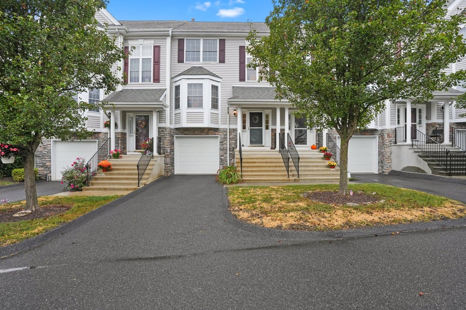 1802 Pinnacle Way #1802 Photo 1