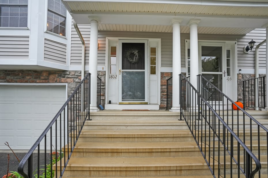 1802 Pinnacle Way #1802 Photo 2