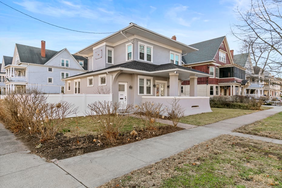 890 Elm Street Photo 1