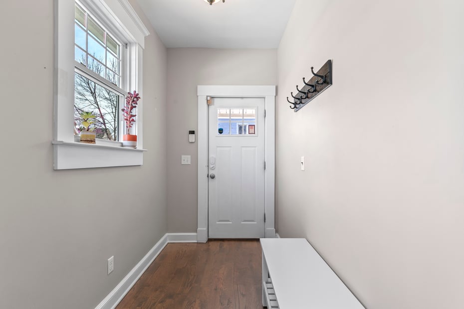 890 Elm Street Photo 2