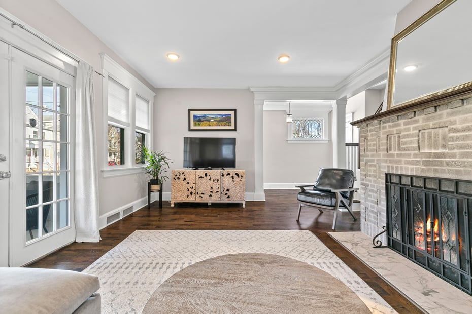 890 Elm Street Photo 3