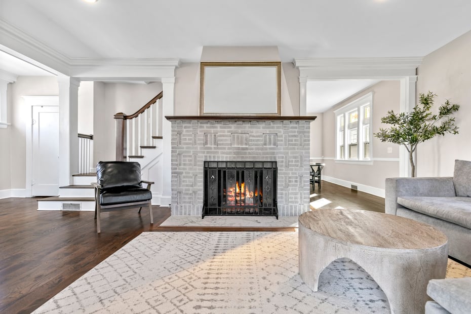 890 Elm Street Photo 4
