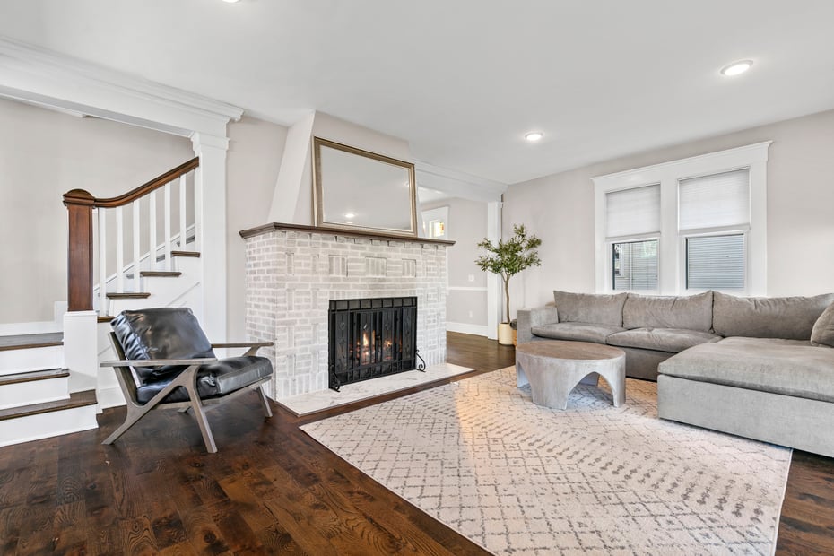 890 Elm Street Photo 6